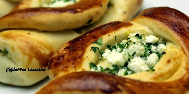 Peynirli Karnıyarık Poğaça