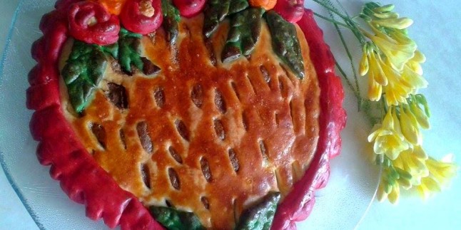 ÇİLEK ŞEKLİNDE RENKLİ POĞAÇA