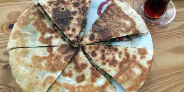 KIYMALI LAVAŞ BÖREK