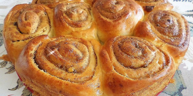 Kek Kalıbında Haşhaşlı Rulo Çörek