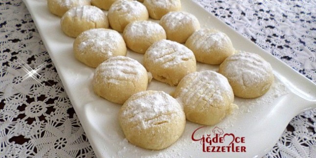Margarinsiz un kurabiyesi (3 malzemeli)