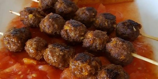Domates Soslu Köfte