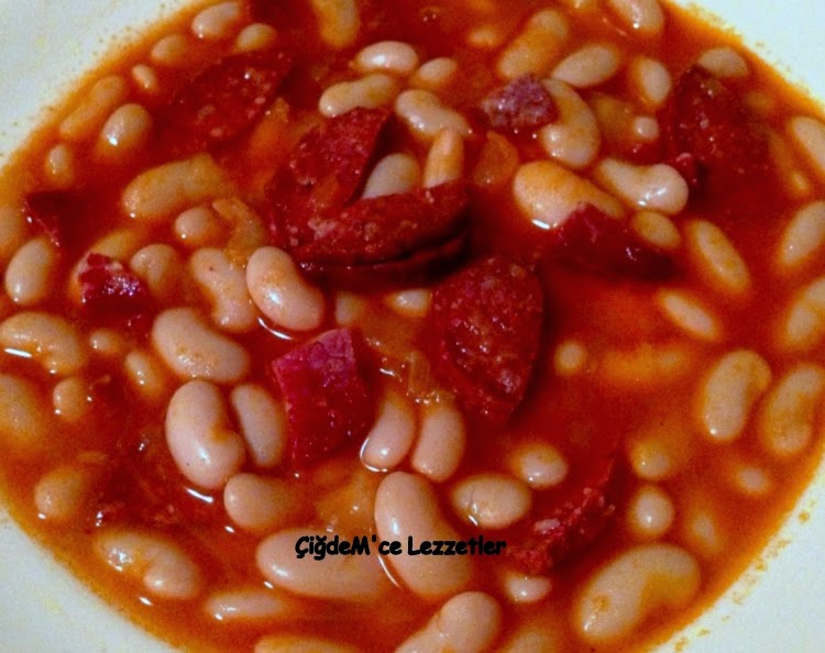 Sucuklu Kuru Fasulye Çiğdem�ce Lezzetler